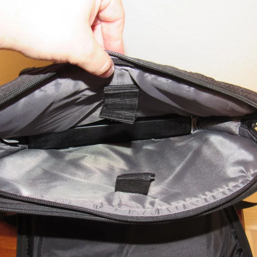 Targus Computer Laptop Black Case Travel Bag 16x14 Black Double Handles AC0063